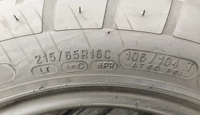2 = 215/65R16C 106/104T