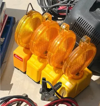 3 Balizas de Obra + 2 Baterías Nuevas