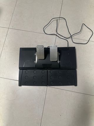 Volante FR Tec no completo.
comprado a 100 euros.