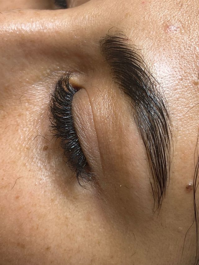 Extensiones de pestañas y cejas 35 euros