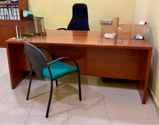 Mesa despacho semi nueva