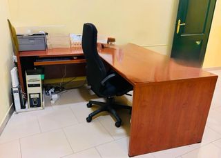 Mesa despacho semi nueva