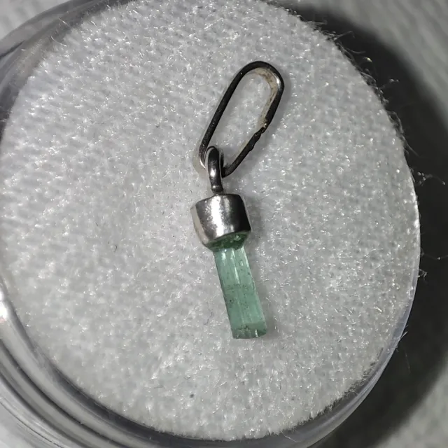 Colgante de esmeralda en bruto