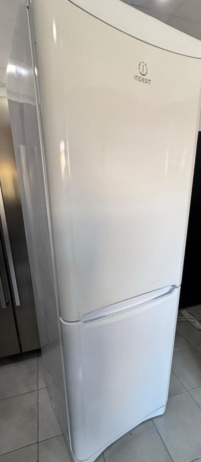 FRIGORÍFICO INDESIT COMBI NO FROST BLANCO