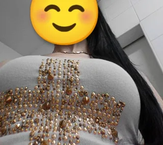 Camiseta tirantes cruz tachas doradas
