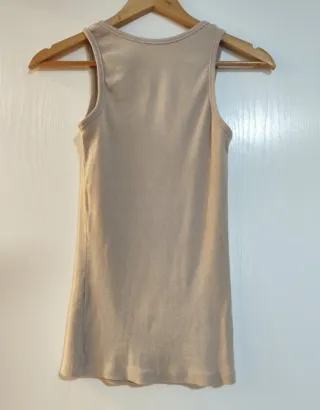 Camiseta tirantes cruz tachas doradas