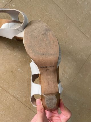Sandalias de piel blancas