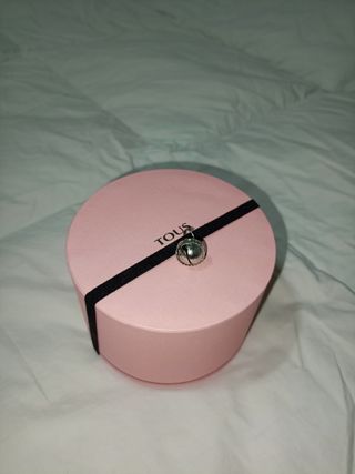CAJA TOUS JOYERÍA NUEVA CON CASCABEL Y CINTA