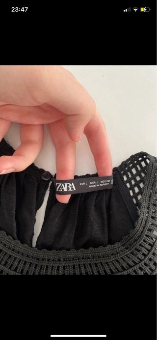 Top negro Zara con detalles de crochet
