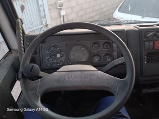 Camion iveco con gancho multilift