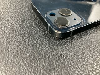 Telaio nero per iPhone 13