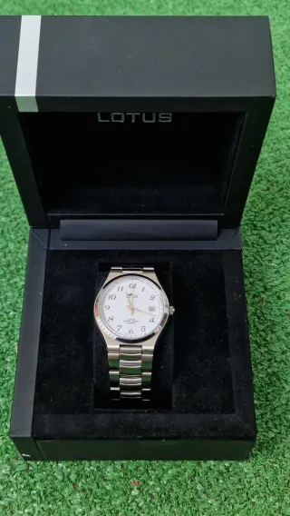 Reloj Lotus Plata y Blanco