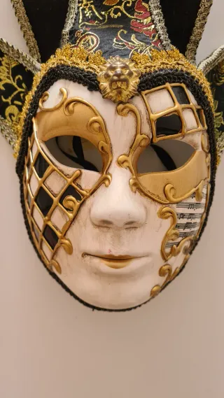 Maschera veneziana Jester nera e dorata