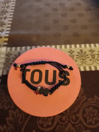 Pulsera Tous Hilo Negro y Detalles Dorados