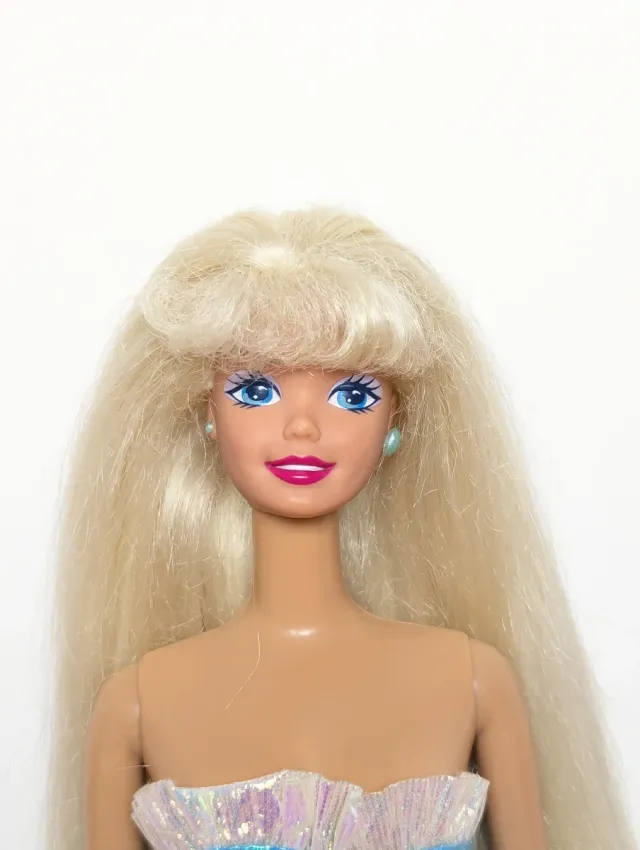 Muñeca Barbie Foam 'n Color Azul
