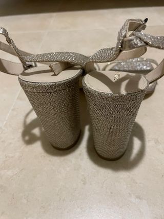 Sandalias Pelle Moda Doradas Brillantes Tacon