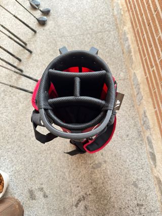 Bolsa de Golf Wilson Roja para hombros.