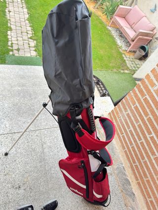 Bolsa de Golf Wilson Roja para hombros.