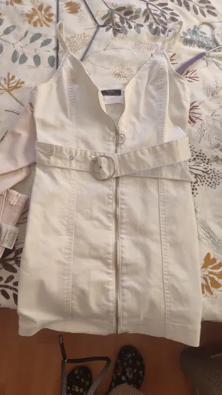Vestidos varias marcas tallas 36,38.
Negociable, 
