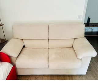 Divano letto beige e divano due posti