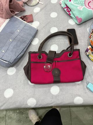 Bolso de mano rosa y marrón