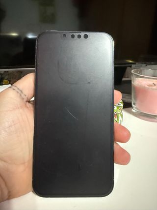 Confezione iPhone 13 da 128 GB e iPhone 13 Pro da 256G. 