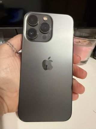 Confezione iPhone 13 da 128 GB e iPhone 13 Pro da 256G. 