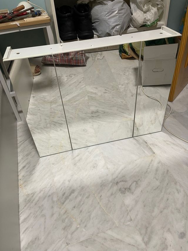 Espejo de baño con puertas