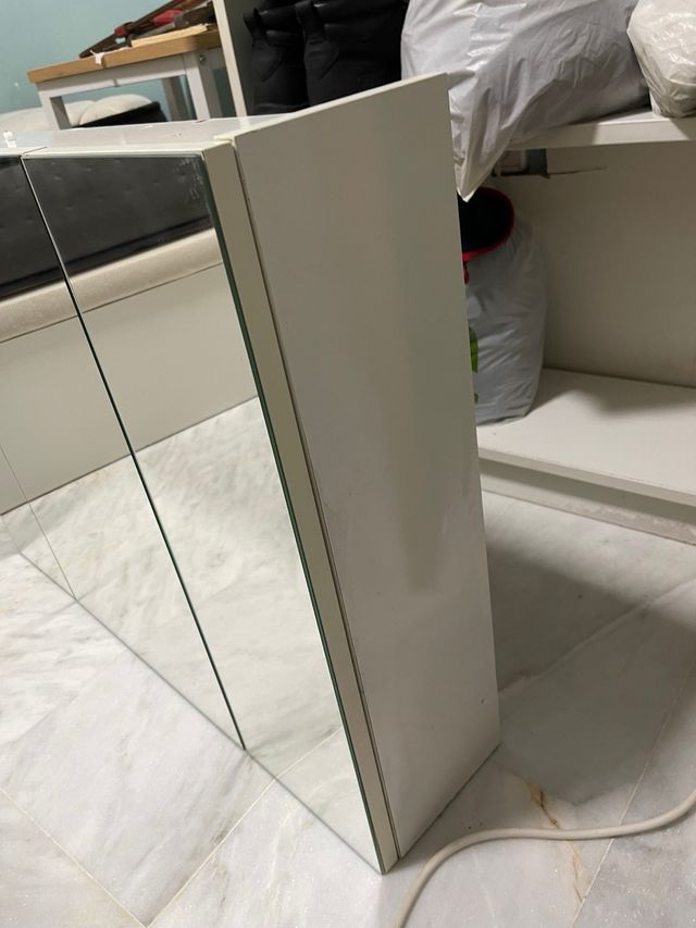 Espejo de baño con puertas