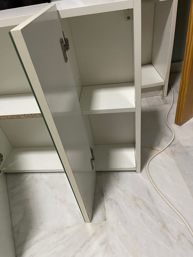 Espejo de baño con puertas