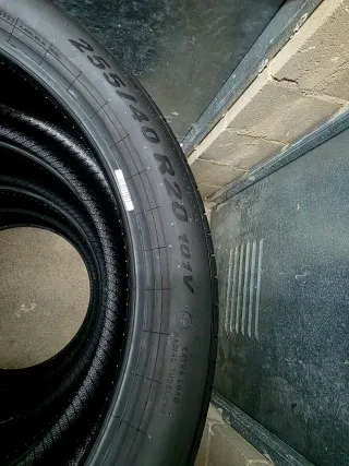 4 Neumáticos Pirelli Scorpion 255/40 R20 XL Nuevos
