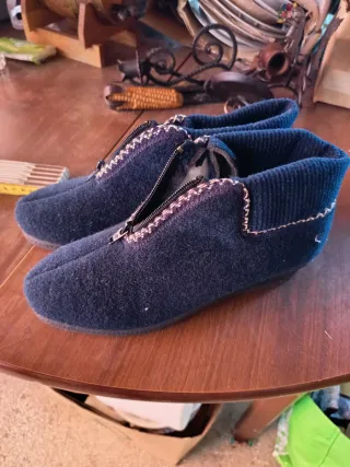 Pantofole blu con zip