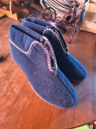 Pantofole blu con zip