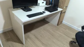 Mesa escritorio en perfecto estado