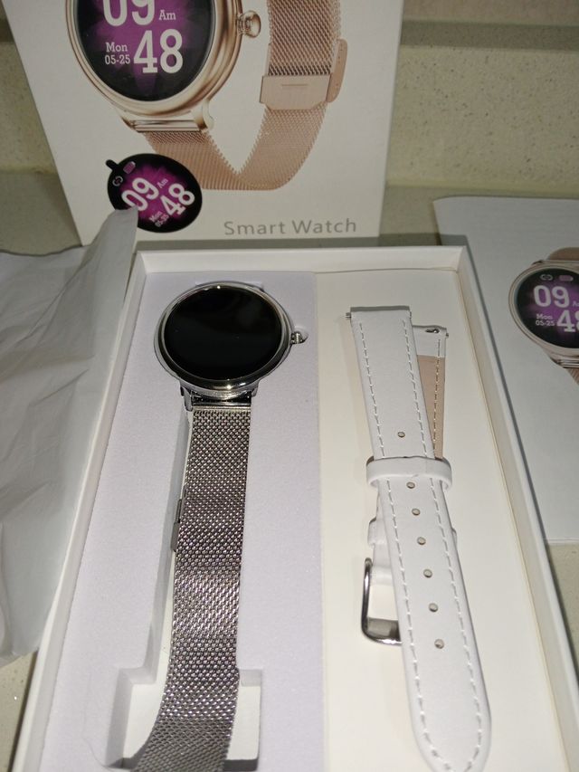 Smartwatch Fitness Tracker plateado 