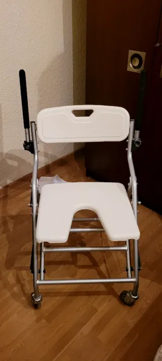 Silla de ruedas para baño
