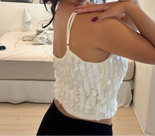 Top blanco lentejuelas
