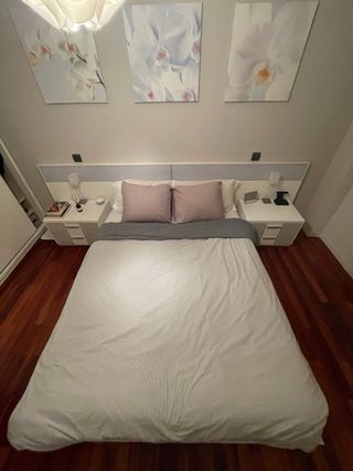 Arredamento camera da letto: letto, testiera e tavoli