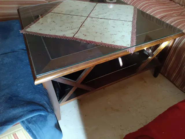 Mesa de centro madera y cristal.  1x1m
