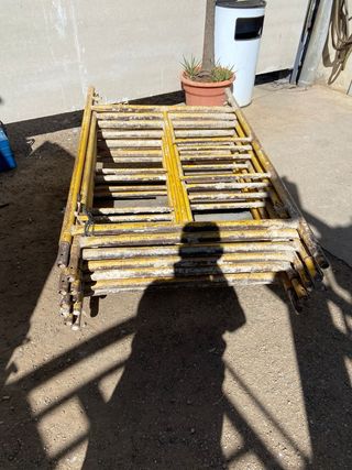 Cuerpos de Andamio Amarillo