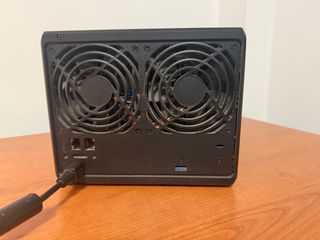 NAS Synology DS920+ 4 bahías + cables