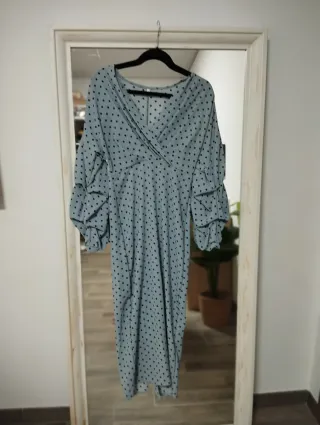 Vestido azul de lunares para evento