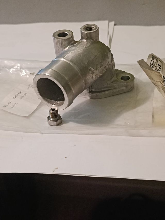 Salida de Agua Porsche 944 8V Original