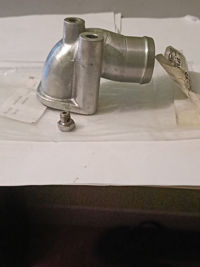 Salida de Agua Porsche 944 8V Original