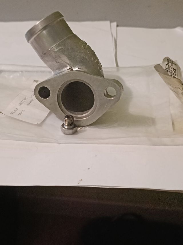 Salida de Agua Porsche 944 8V Original