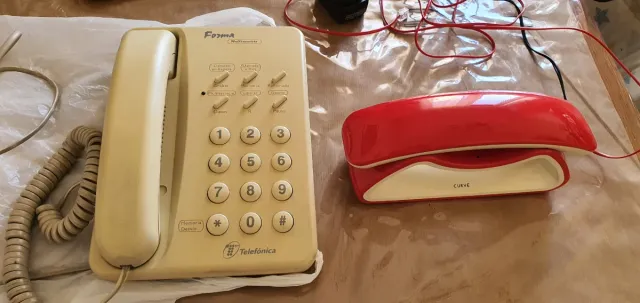 Telefoni Forma e Curve vintage