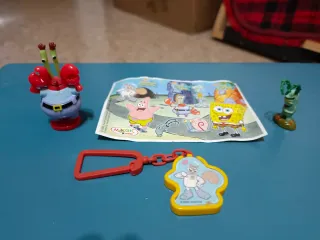 Figuras Bob Esponja y Llavero Kinder