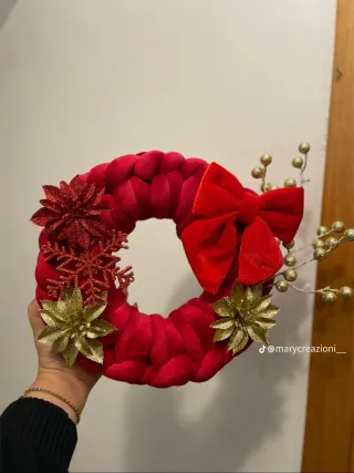 Ghirlanda natalizia rossa