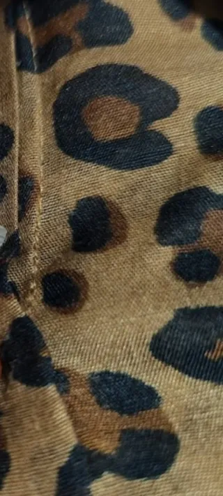 Blusa con estampado de leopardo