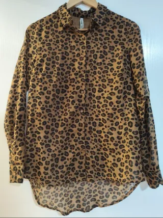 Blusa con estampado de leopardo